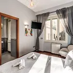 Sapphire Apartment Rom